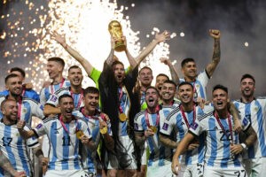 Fotos | La euforia argentina con Messi en Qatar