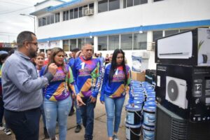 Gobernador entregó materiales y equipos médicos en el Hospital Gervasio Vera Custodio | Diario El Luchador