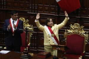 "Gobernar Perú no es tarea fácil", reconoce su primera presidenta, Dina Boluarte