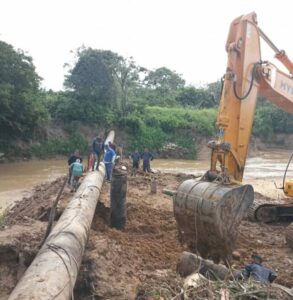 Hidrobolívar reparó tubería de 30” pulgadas que pasa por río San Rafael | Diario El Luchador