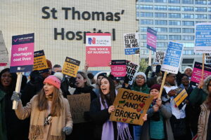 Huelga de enfermeras en los hospitales públicos británicos: "No se valora ni se reconoce nuestro trabajo"