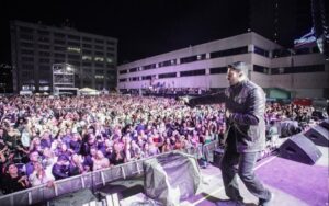 Jerry Rivera cantó enfermo en Caracas y pidió disculpa a sus espectadores que disfrutaron del concierto