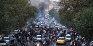 La Policía iraní dispara a bocajarro a las caras y los genitales de las mujeres manifestantes
