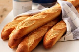 La "baguette" francesa, declarada patrimonio inmaterial de la Unesco
