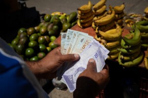 La moneda de Venezuela vale 17 por ciento menos que hace una semana