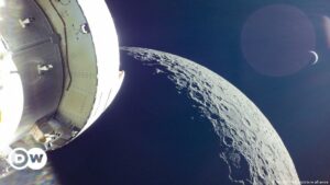 La nave Orión regresa con éxito y pone fin a la histórica misión Artemis I | El Mundo | DW