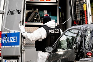 La polica alemana mantiene abierta la redada contra los golpistas de ultraderecha