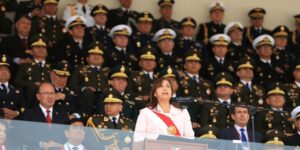 La presidenta de Perú declara el estado de emergencia en el sur del país por las violentas protestas