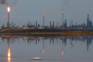 La refinería de Amuay detiene la producción de gasolina