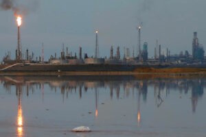La refinería de Amuay detiene la producción de gasolina por avería, según Reuters