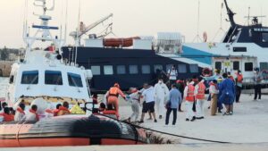 Los barcos de rescate vuelven al Mediterráneo tras su pulso con el Gobierno de Meloni