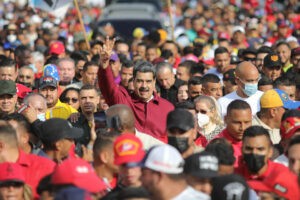 Maduro dice que no le ha fallado a Chávez y alardea de “implacable” unión cívico militar