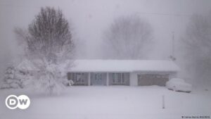 Mortal tormenta invernal trastorna la Navidad en Estados Unidos | El Mundo | DW