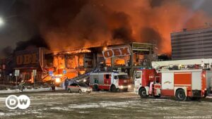 Moscú combate enorme incendio en un suburbio | El Mundo | DW