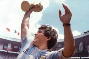 Mundial 2022 Qatar: Gloria, pena y cbalas en las finales de Argentina: el gol de un manco, el whisky de la dictadura, los policas de Bilardo y los insultos de Maradona