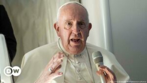 Papa Francisco pide ahorrar en navidad y enviar el dinero a Ucrania | El Mundo | DW