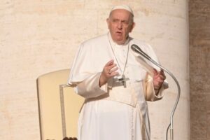 Papa Francisco se conmueve ante la Inmaculada al llevar las súplicas de ucranianos