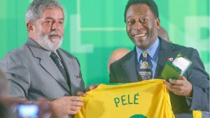 Pelé juega ahora con Coutinho, Didi, Garrincha y Maradona