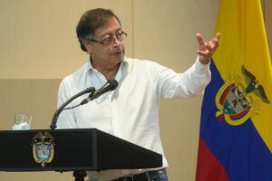 Petro anuncia un primer acuerdo entre el gobierno de Colombia y ELN sobre los indgenas desplazados
