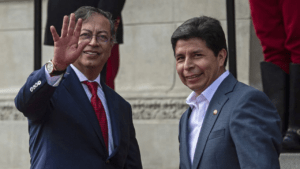 Petro cuestiona "golpe parlamentario" contra Castillo