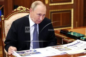 Putin firma ley contra "propaganda" LGBT