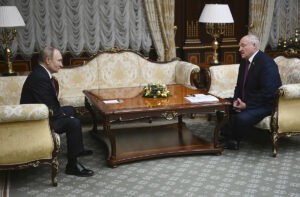 Putin y Lukashenko estrechan lazos asustando a Ucrania