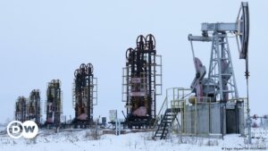 Rusia avisa que podría reducir un 6 % la extracción de crudo en 2023 | El Mundo | DW