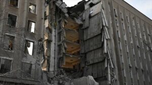 Edificio destruido por un bombardeo ruso en Mikoláiv. Foto de archivo: EFE