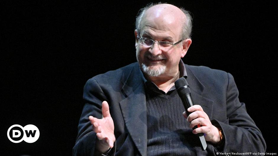 Salman Rushdie adelanta nueva novela cuatro meses después del ataque | El Mundo | DW