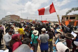 Sindicalistas peruanos piden la renuncia de la presidenta Boluarte