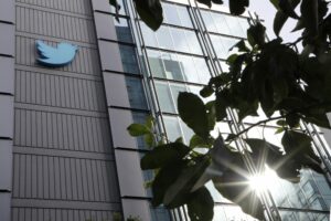 Twitter ofrece fuertes incentivos a anunciantes tras la salida de muchos de ellos