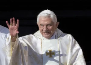 Vaticano: Salud de Benedicto XVI ha empeorado