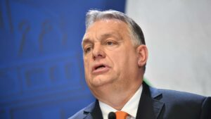 Víktor Orban se mofa del Parlamento Europeo en Twitter