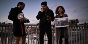 concentraciones en Lyon para recordar al iraní que se suicidó para protestar contra el régimen