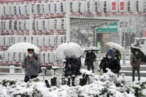 ¡BAJO CERO! Fuertes nevadas en Japón dejan 17 muertos y más de 90 heridos