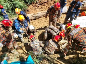 ¡TRAGEDIA! Alud de tierra en un campo turístico de Malasia dejó 30 muertos