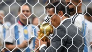 ¿Cómo el chef turco Salt Bae acabó en Qatar con la Copa del Mundo en sus manos?, la gran pregunta que trata de responder la FIFA