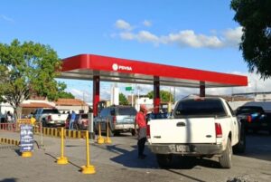 ▷ Barquisimetanos pasan su época decembrina en colas para surtir gasolina #11Dic