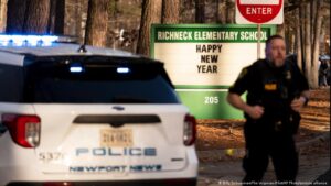 Niño de 6 años detenido tras abrir fuego en escuela de EE.UU.
