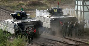 AP EXPLICA: ¿Cómo ayudan los vehículos blindados a Ucrania?