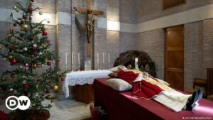 Abre la capilla ardiente de Benedicto XVI en la basílica de San Pedro | El Mundo | DW