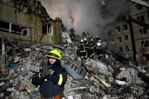 Al menos 29 muertos tras un ataque ruso a un edificio de apartamentos en Dnipro