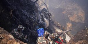 Al menos 40 muertos tras estrellarse un avión con más de 70 personas a bordo en Nepal