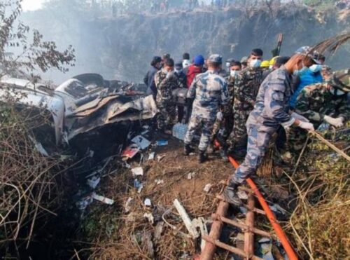 Al menos 68 muertos deja accidente de avión que se estrelló en el centro de Nepal