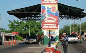 Al menos 70 carros pasaron la frontera entre Colombia y Venezuela por Paraguachon