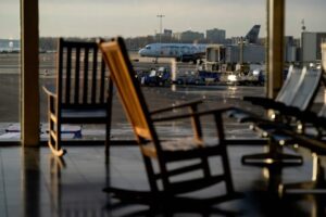 Caos en aeropuerto de Florida: Pasajero provocó amenaza de bomba dentro de un avión