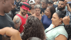 Chavistas sacaron a Nacho de un concierto gratuito en Caracas con sermón «bolivariano» (VIDEOS) – SuNoticiero