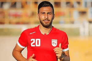 Condenan a 26 aos de crcel al futbolista iran Amir Nasr Azadani por participar en las protestas