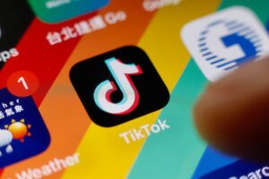 Congresistas EEUU plantean regulación de redes sociales tras prohibir TikTok