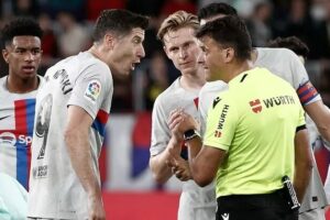 Copa del Rey: Lewandowski - Gil Manzano, tenso reencuentro en el Camp Nou | Copa del Rey 2022